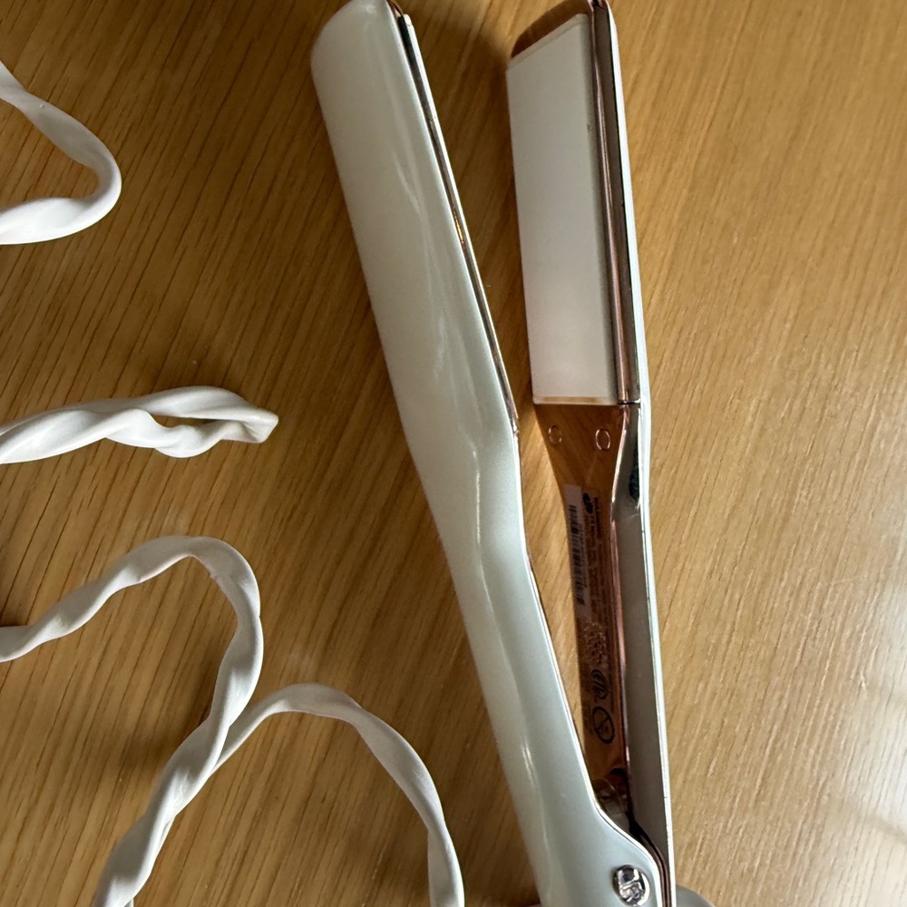 T3 White & Rose Gold Hair Straightener - Picture 8 of 9